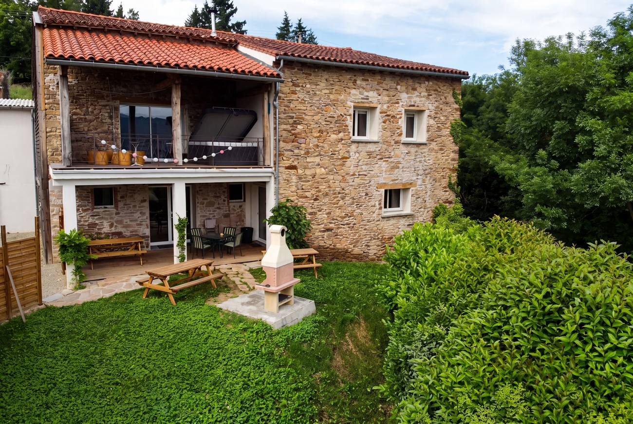 La fachada sur del Gîte des Calmettes