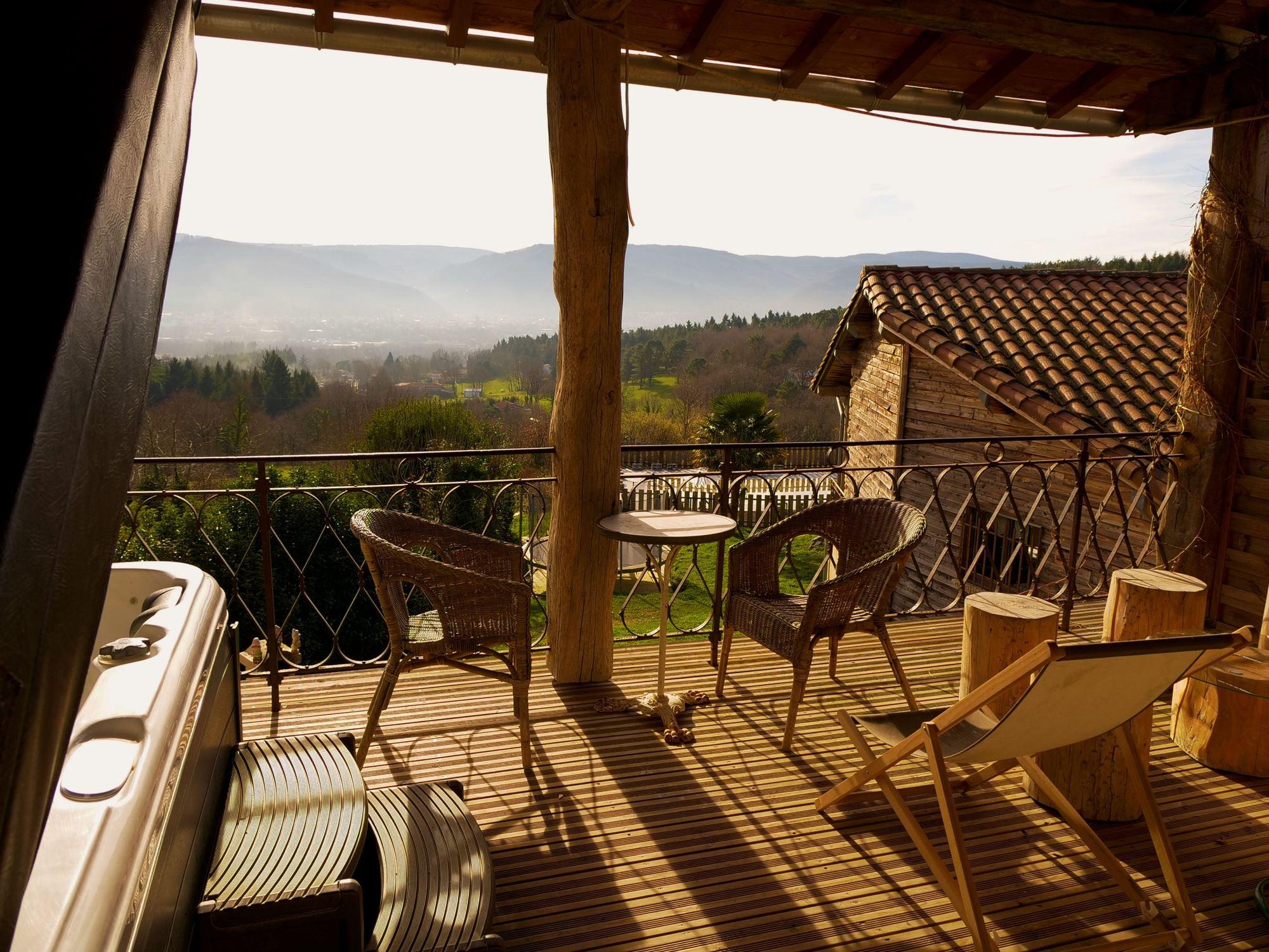 La terraza cubierta superior, con vistas a Mazamet